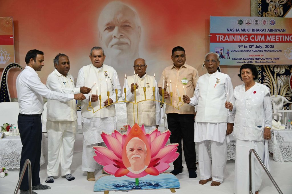 लोगों को नशामुक्त करने सिखा रहे आध्यात्मिक, मनोवैज्ञानिक और व्यावहारिक उपाय